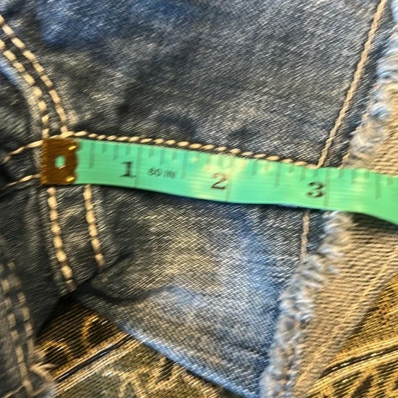 Miss Me 30 NWOT Signature Blue Distressed Denim Shorts - Picture 15 of 16